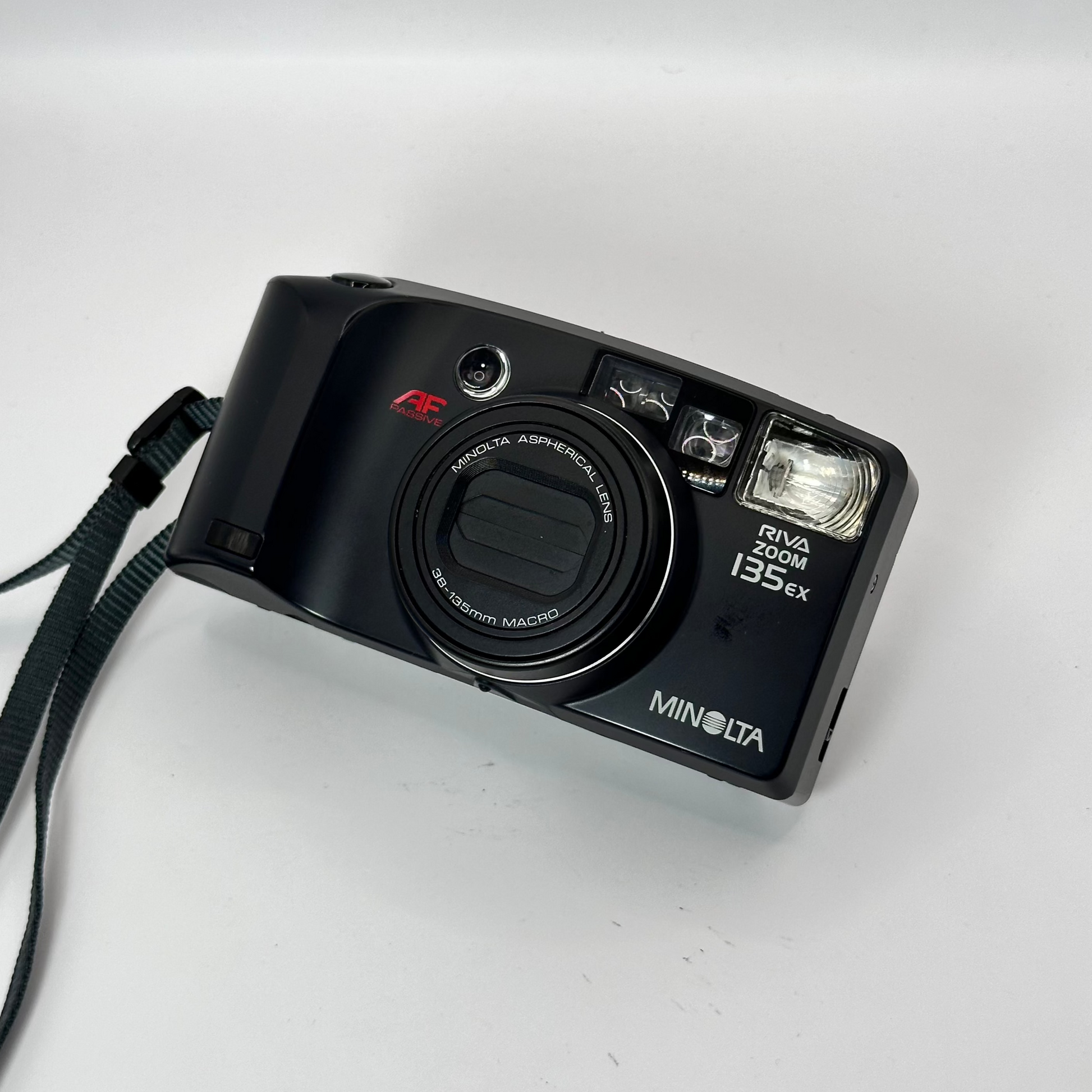 Minolta Riva Zoom 135EX front